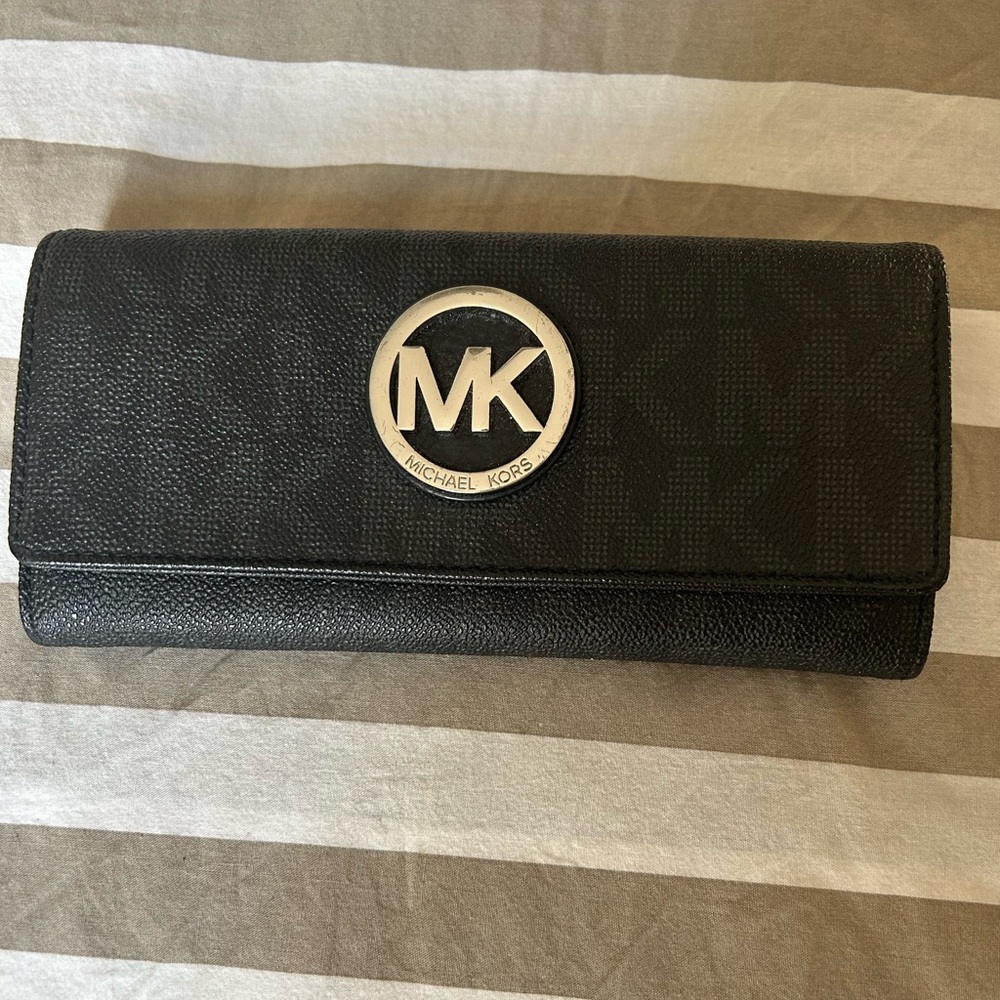 Michael Kors Wallet 
Very good condition, used once